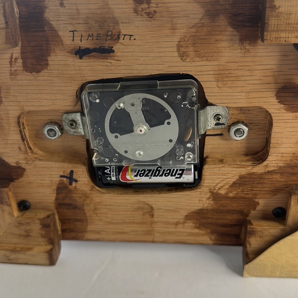 Mirror mantle clock works battery operated 12 inches tall - Picture 7 of 7